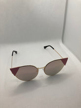 Load image into Gallery viewer, &quot;Aisha&quot; Metallic Cat Eye Sunnies
