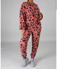 Load image into Gallery viewer, “Jazz” Pink Leopard Sweatsuit Set
